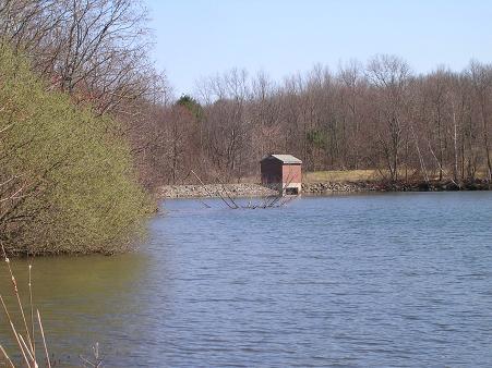 Pumping station at reservoir